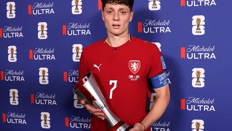 账号防护《网红短剧》爆款剧更新：主角逆袭成顶流